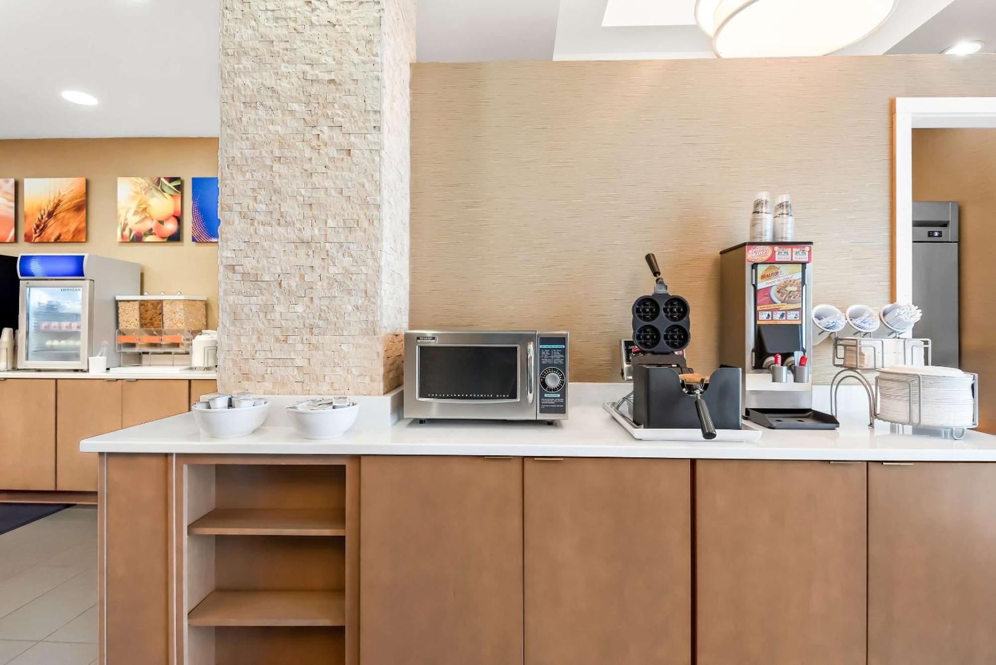 Comfort Suites New Orleans East מראה חיצוני תמונה